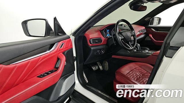 Maserati Levante 3.8 GTS AWD 2020 — фото 15