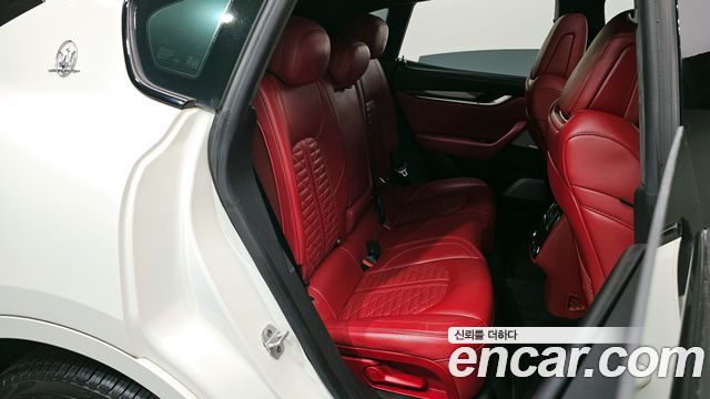 Maserati Levante 3.8 GTS AWD 2020 — фото 16