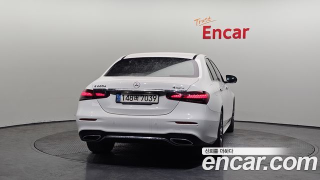 Mercedes-Benz E-Class (W213) E220d 4MATIC AMG Line 2022 — фото 4