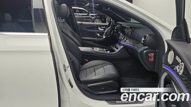 Mercedes-Benz E-Class (W213) E220d 4MATIC AMG Line 2022 — фото 11