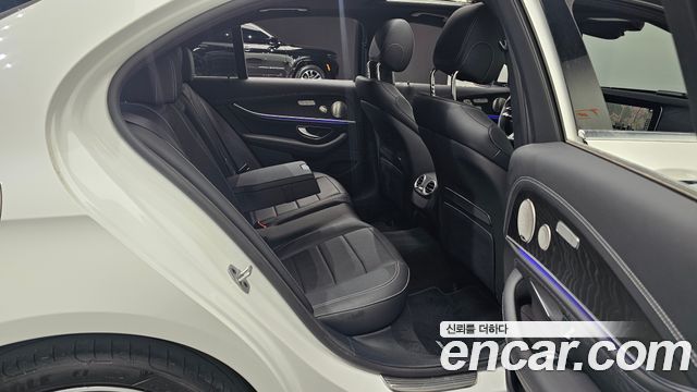 Mercedes-Benz E-Class (W213) E220d 4MATIC AMG Line 2022 — фото 12