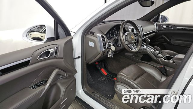 Porsche Cayenne 3.0 Diesel Platium Edition 958 2017 — фото 10