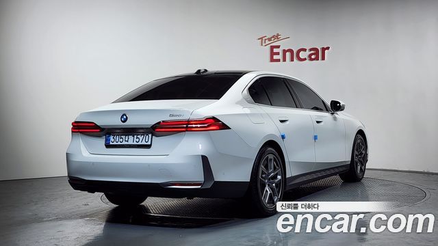 BMW 5 Series (G60) 520i 2024 — фото 2
