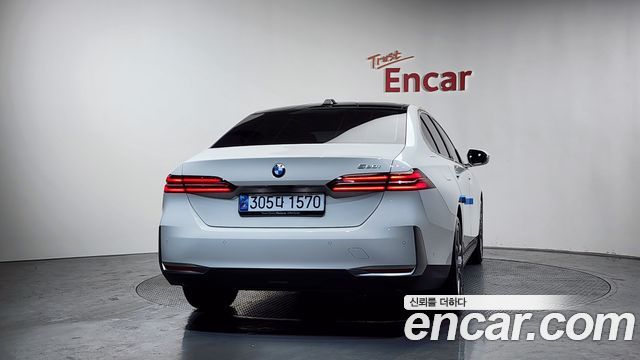 BMW 5 Series (G60) 520i 2024 — фото 4