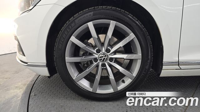Volkswagen Passat GT (B8) 2.0 TDI Prestige 2022 — фото 5