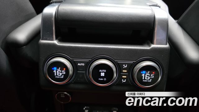 Land Rover Discovery 5 3.0 TD6 HSE Luxury 2017 — фото 18