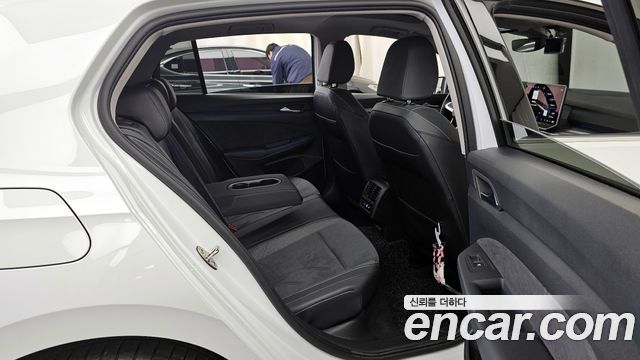 Volkswagen Golf (VIII) 2.0 TDI Prestige 2025 — фото 12