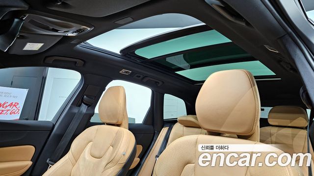 Volvo XC60 (II) T8 Inscription 2021 — фото 18