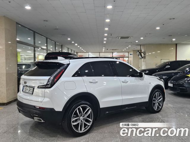 Cadillac XT4 2.0 Sport AWD 2023 — фото 3