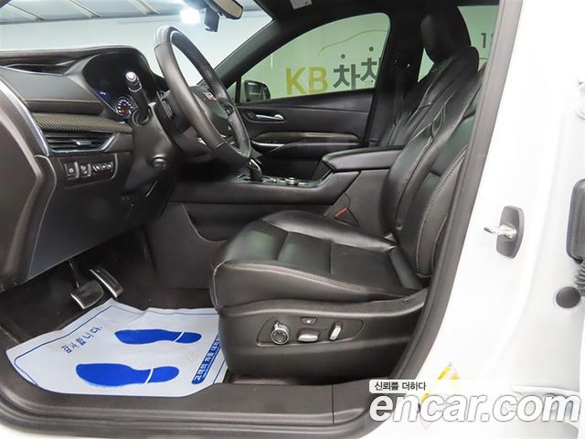 Cadillac XT4 2.0 Sport AWD 2023 — фото 5
