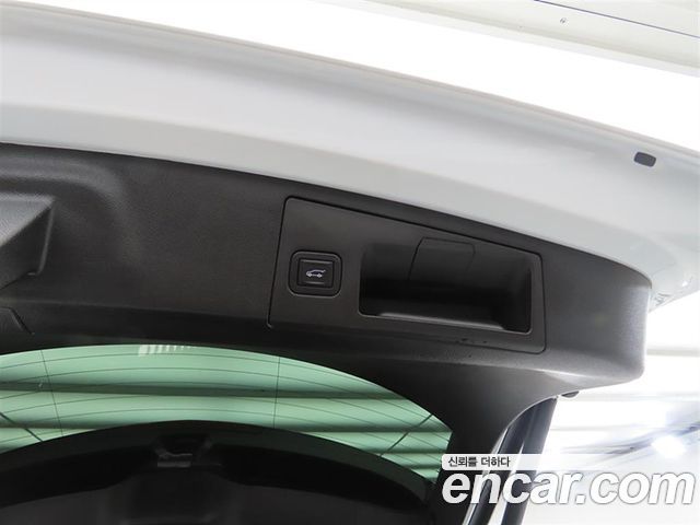 Cadillac XT4 2.0 Sport AWD 2023 — фото 21