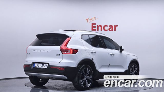 Volvo XC40 B4 Inscription 2021 — фото 2