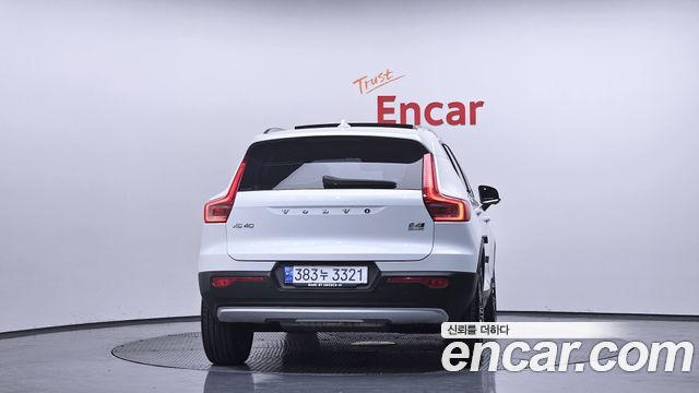 Volvo XC40 B4 Inscription 2021 — фото 4