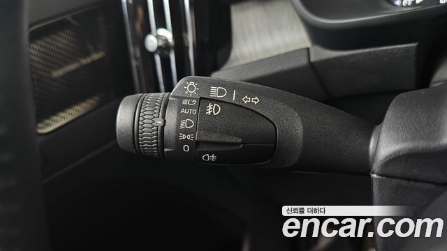 Volvo XC40 B4 Inscription 2021 — фото 15