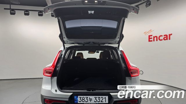 Volvo XC40 B4 Inscription 2021 — фото 20