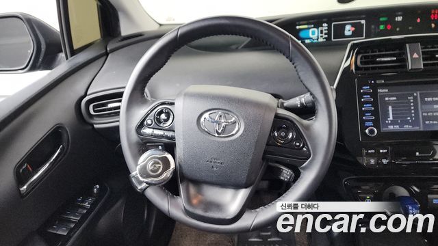 Toyota Prius (IV) 1.8 2019 — фото 13