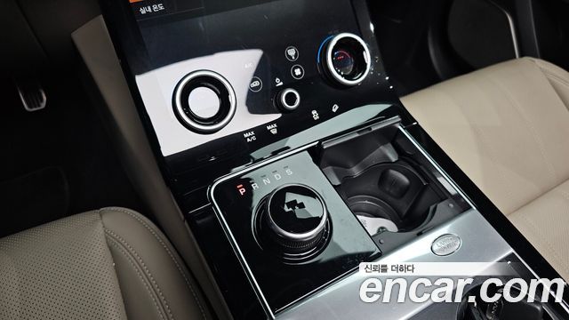 Land Rover Range Rover Velar 3.0 D300 R-Dynamic SE 2018 — фото 9