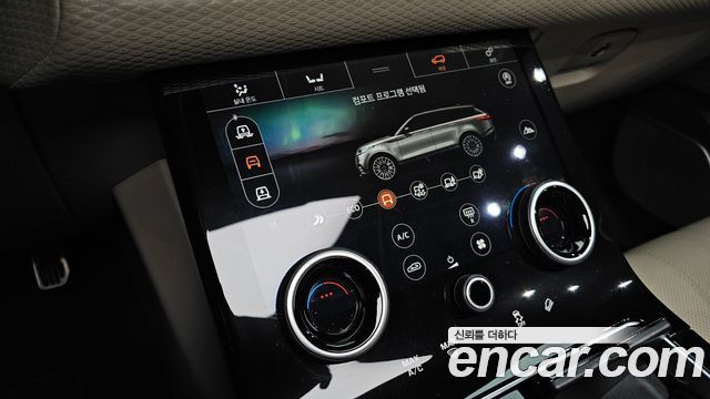 Land Rover Range Rover Velar 3.0 D300 R-Dynamic SE 2018 — фото 16