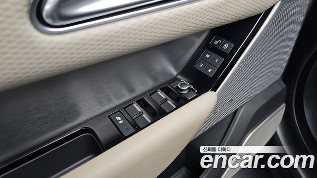 Land Rover Range Rover Velar 3.0 D300 R-Dynamic SE 2018 — фото 17