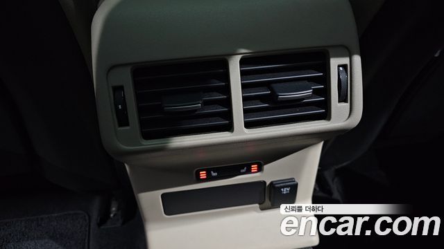 Land Rover Range Rover Velar 3.0 D300 R-Dynamic SE 2018 — фото 18