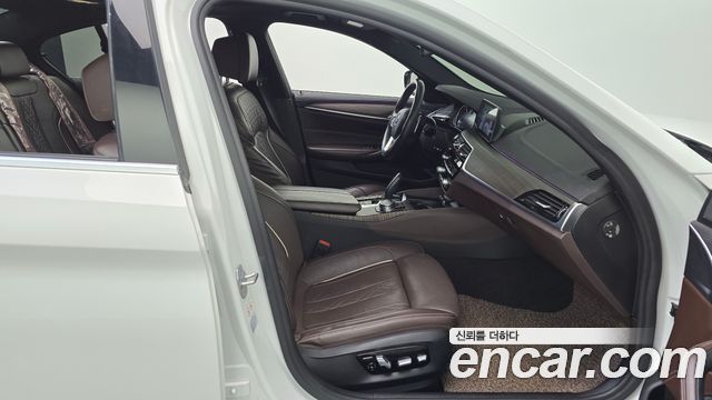 BMW 5 Series (G30) 520d xDrive M Sport Package Plus 2018 — фото 11