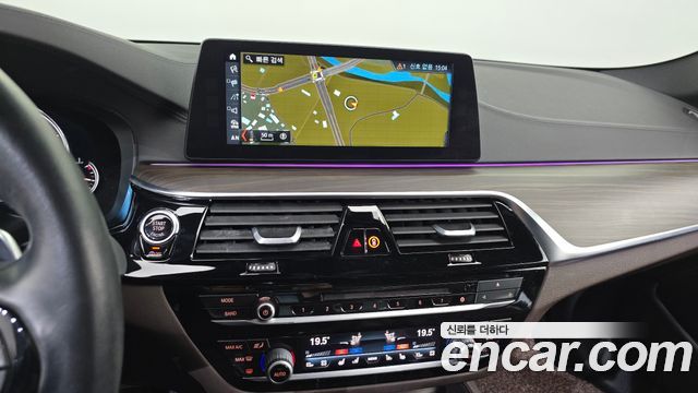 BMW 5 Series (G30) 520d xDrive M Sport Package Plus 2018 — фото 14