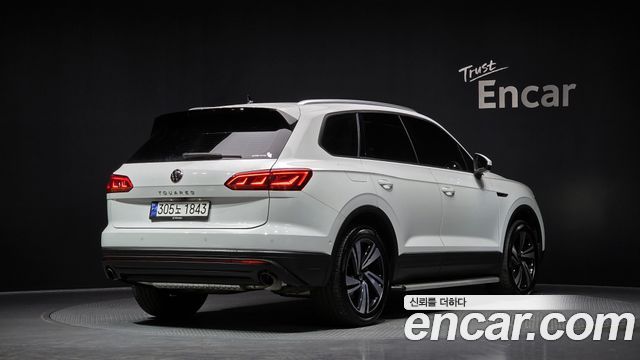 Volkswagen Touareg (III) 3.0 TDI Premium 2023 — фото 2