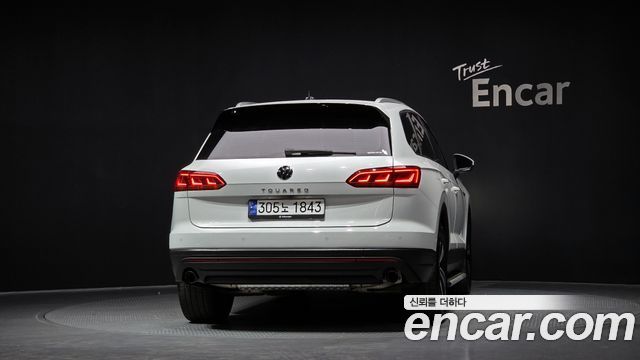 Volkswagen Touareg (III) 3.0 TDI Premium 2023 — фото 4