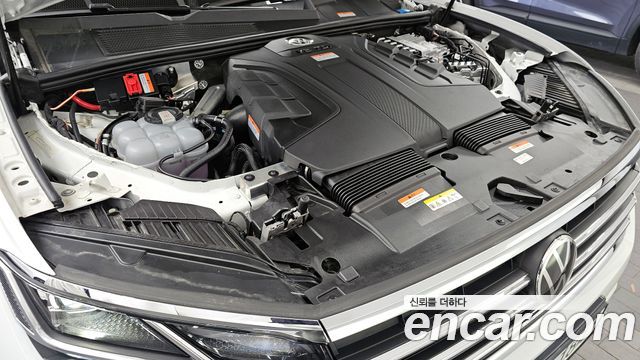Volkswagen Touareg (III) 3.0 TDI Premium 2023 — фото 6