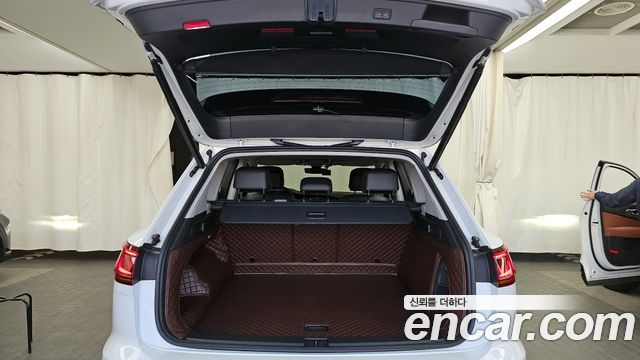 Volkswagen Touareg (III) 3.0 TDI Premium 2023 — фото 20