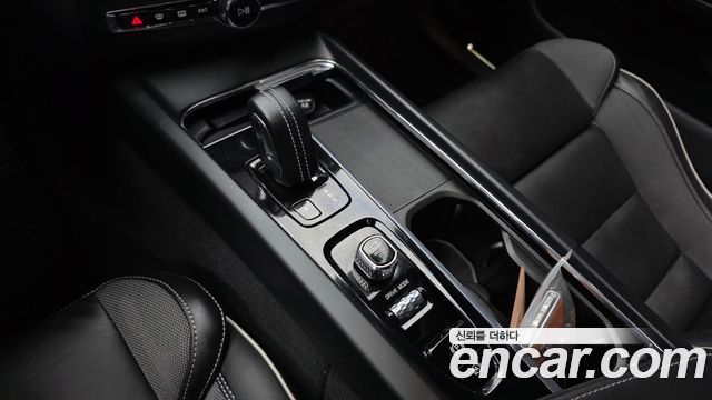Volvo XC60 (II) T8 R-Design 2021 — фото 9