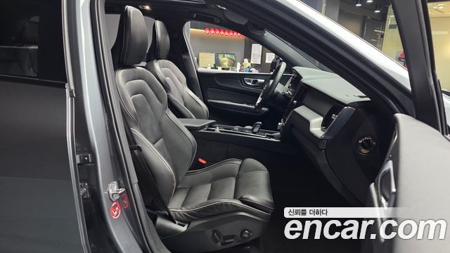 Volvo XC60 (II) T8 R-Design 2021 — фото 11