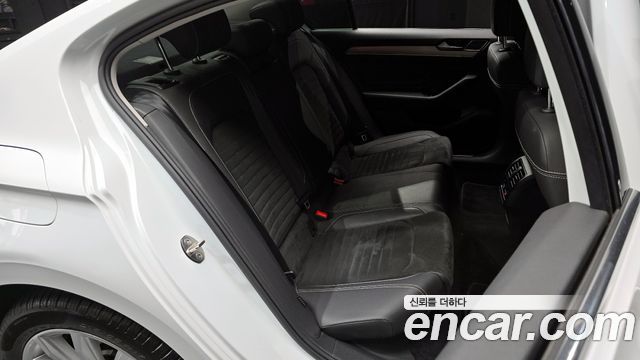 Volkswagen Passat GT (B8) 2.0 TDI Premium 2021 — фото 12