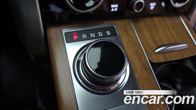 Land Rover Range Rover (IV) 4.4 SDV8 AB DIESEL 2020 — фото 9