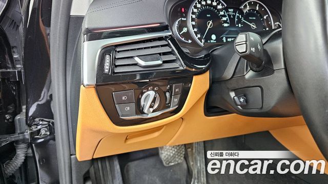 BMW 5 Series (G30) 520d Luxury Special Edition 2018 — фото 16