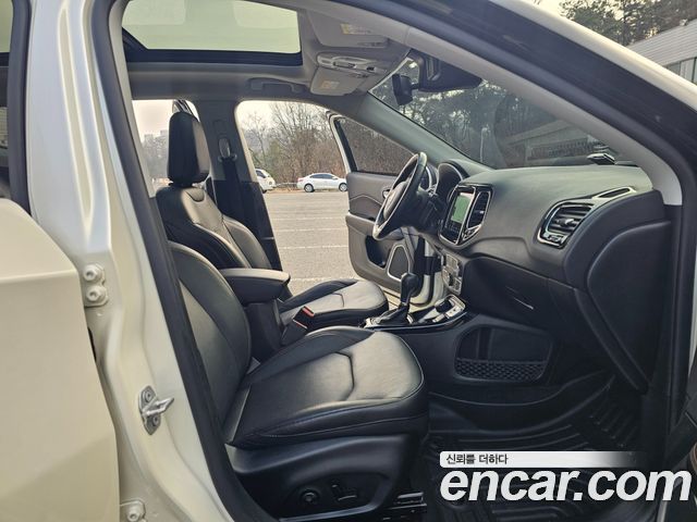 Jeep Compass (II) 2.4 Limitied AWD 2019 — фото 15