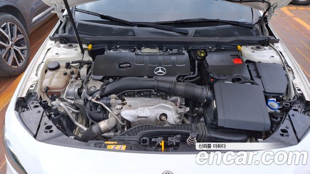 Mercedes-Benz A-Class (W177) A220 Hatchback 2023 — фото 3