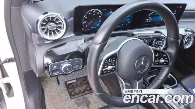 Mercedes-Benz A-Class (W177) A220 Hatchback 2023 — фото 10