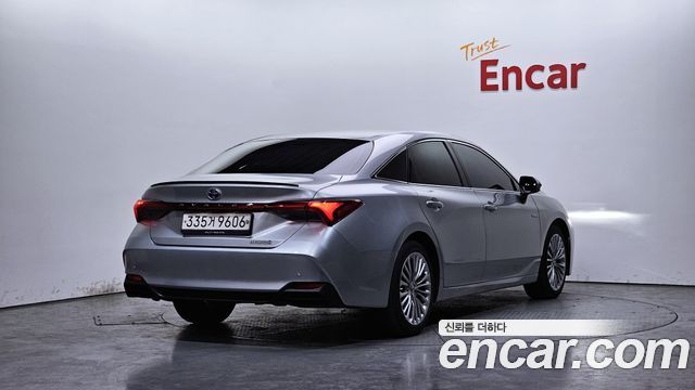 Toyota Avalon (V) 2.5 Hybrid 2019 — фото 2
