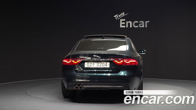 Jaguar XF (X260) 20d Portfolio AWD 2017 — фото 4