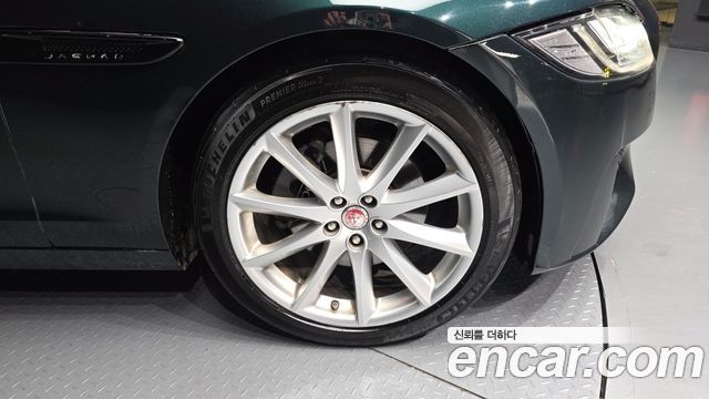 Jaguar XF (X260) 20d Portfolio AWD 2017 — фото 5