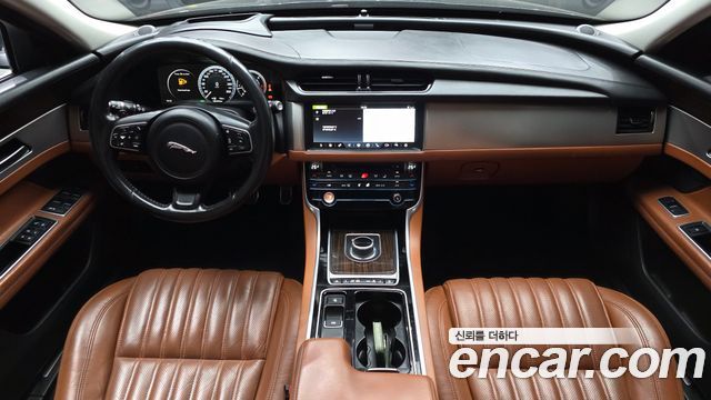 Jaguar XF (X260) 20d Portfolio AWD 2017 — фото 7