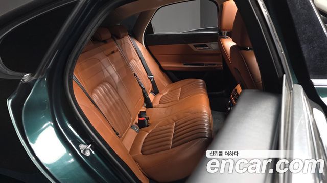 Jaguar XF (X260) 20d Portfolio AWD 2017 — фото 12