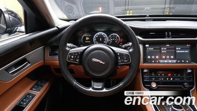 Jaguar XF (X260) 20d Portfolio AWD 2017 — фото 13