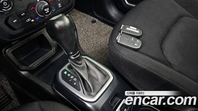 Jeep Renegade 2.4 Longitude High 2018 — фото 9