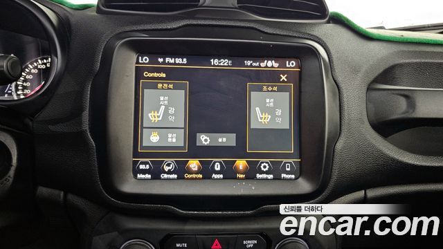 Jeep Renegade 2.4 Longitude High 2018 — фото 18