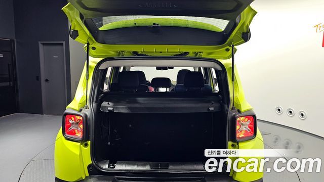 Jeep Renegade 2.4 Longitude High 2018 — фото 20