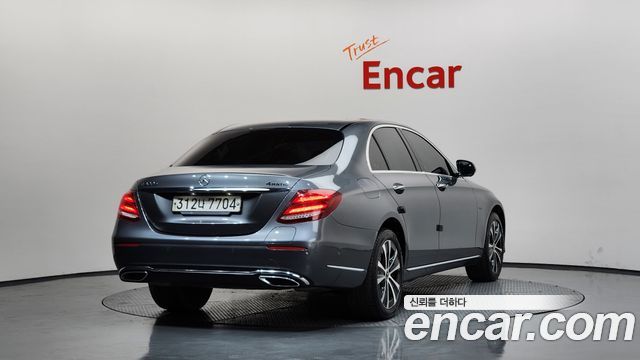 Mercedes-Benz E-Class (W213) E300e 4MATIC Exclusive 2020 — фото 2