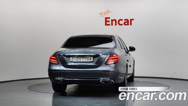 Mercedes-Benz E-Class (W213) E300e 4MATIC Exclusive 2020 — фото 4