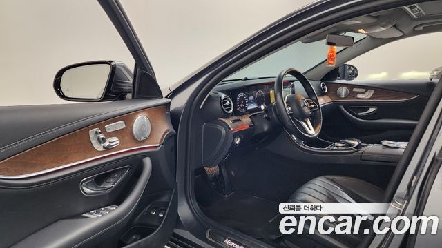 Mercedes-Benz E-Class (W213) E300e 4MATIC Exclusive 2020 — фото 10